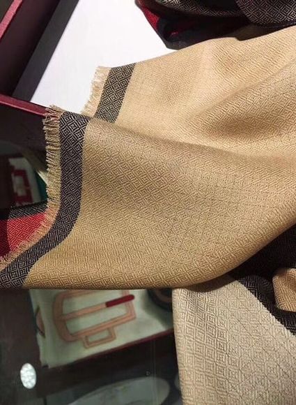 BURBERRY SCARF - Picture 7 of 7